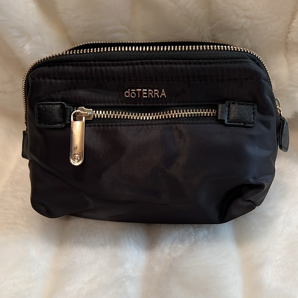 🖤🖤PRICE DROP🖤🖤NWOT Limited Edition 💜DoTERRA💜Matching 10 Oil Pouch.Gorgeous